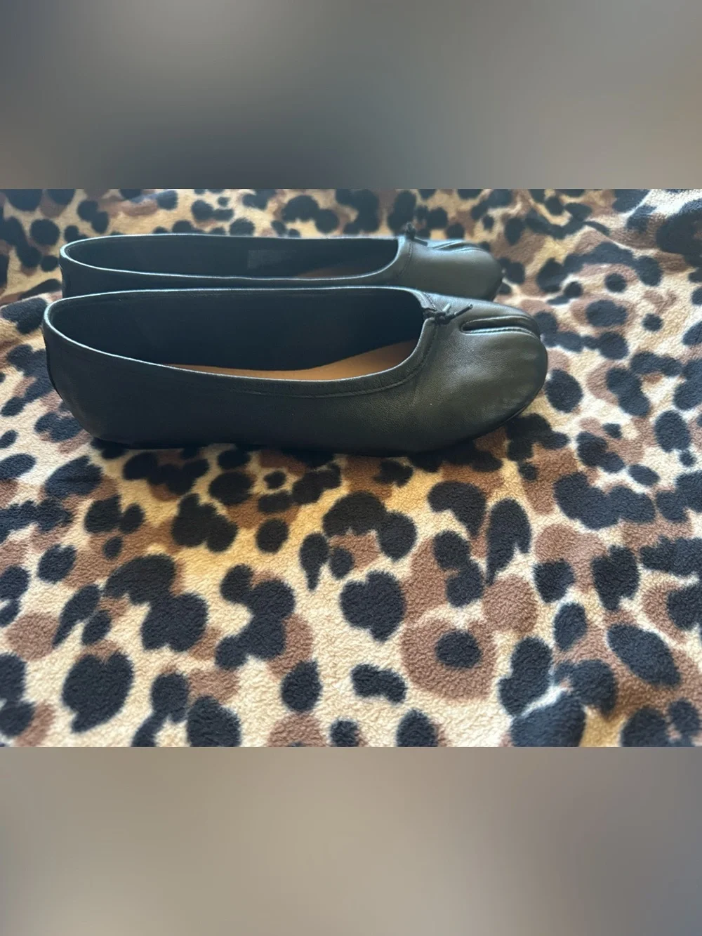 Steve Madden Black Split-Toe Flats – Size 7 - Picture 3 of 7